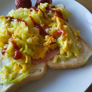 朝食は簡単に！キャベツ炒めの卵とじハムサンド